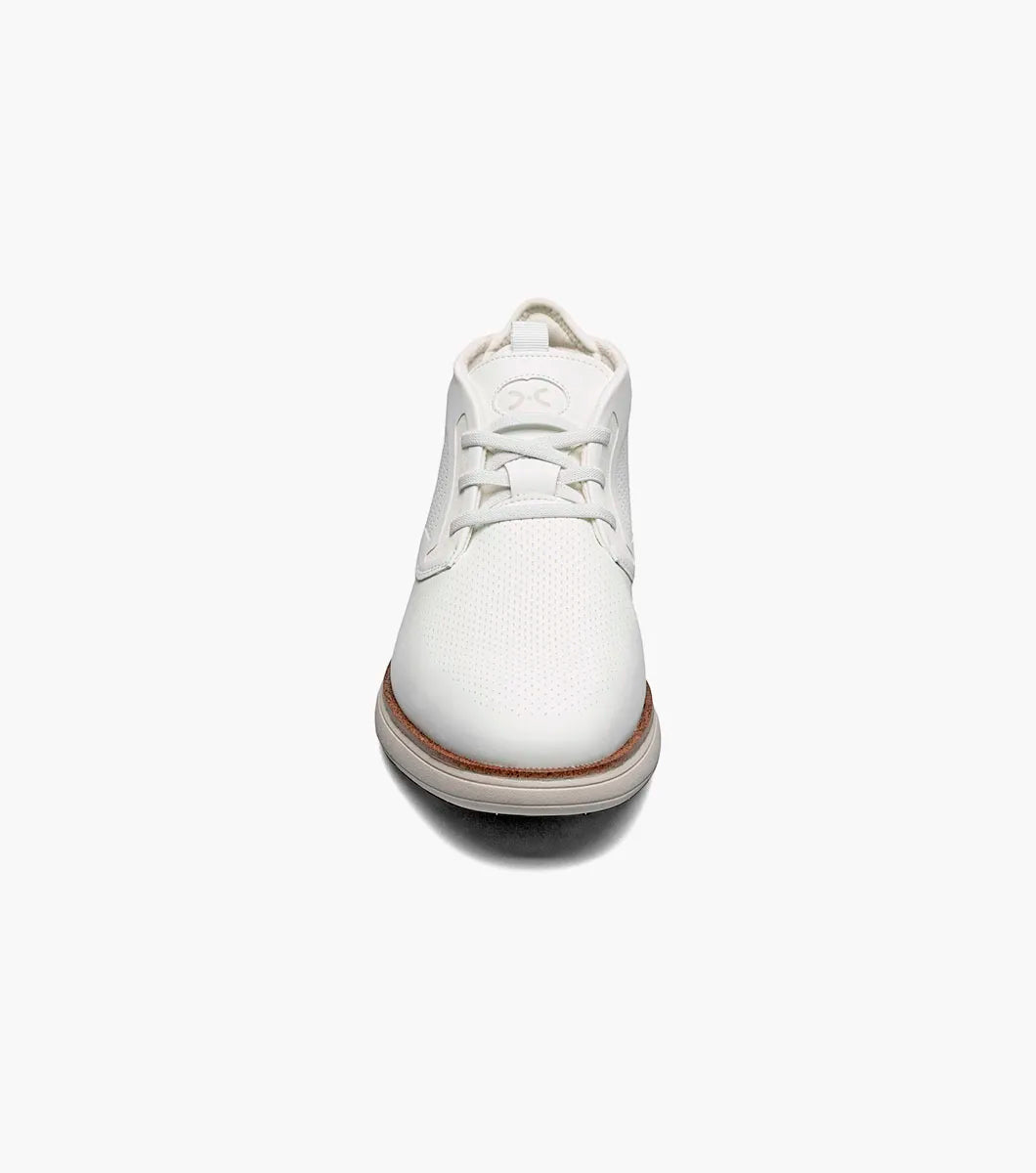 Stacy Adams Eastmont Plain Toe Elastic Lace Chukka Boot White 25748-100