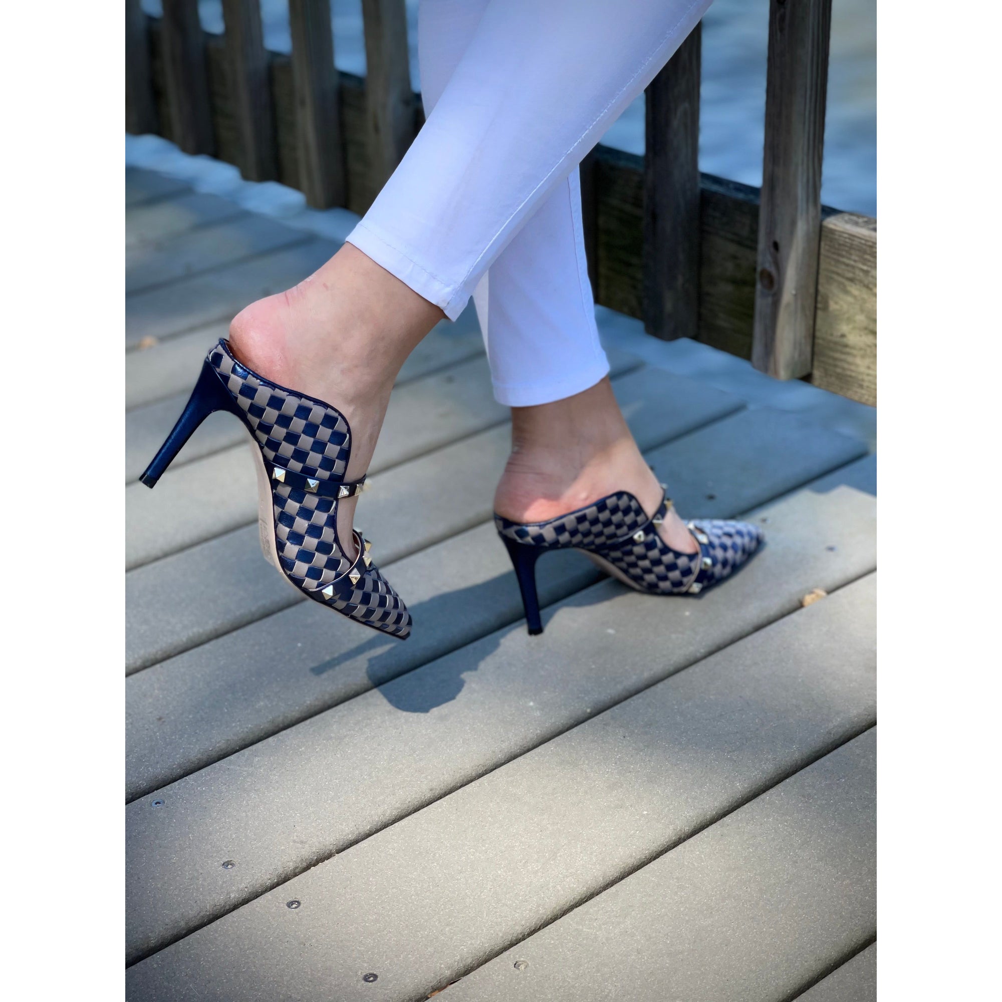 Vinci The Dosso Navy Blue Handwoven Pointy Toe Leather Women Sandal