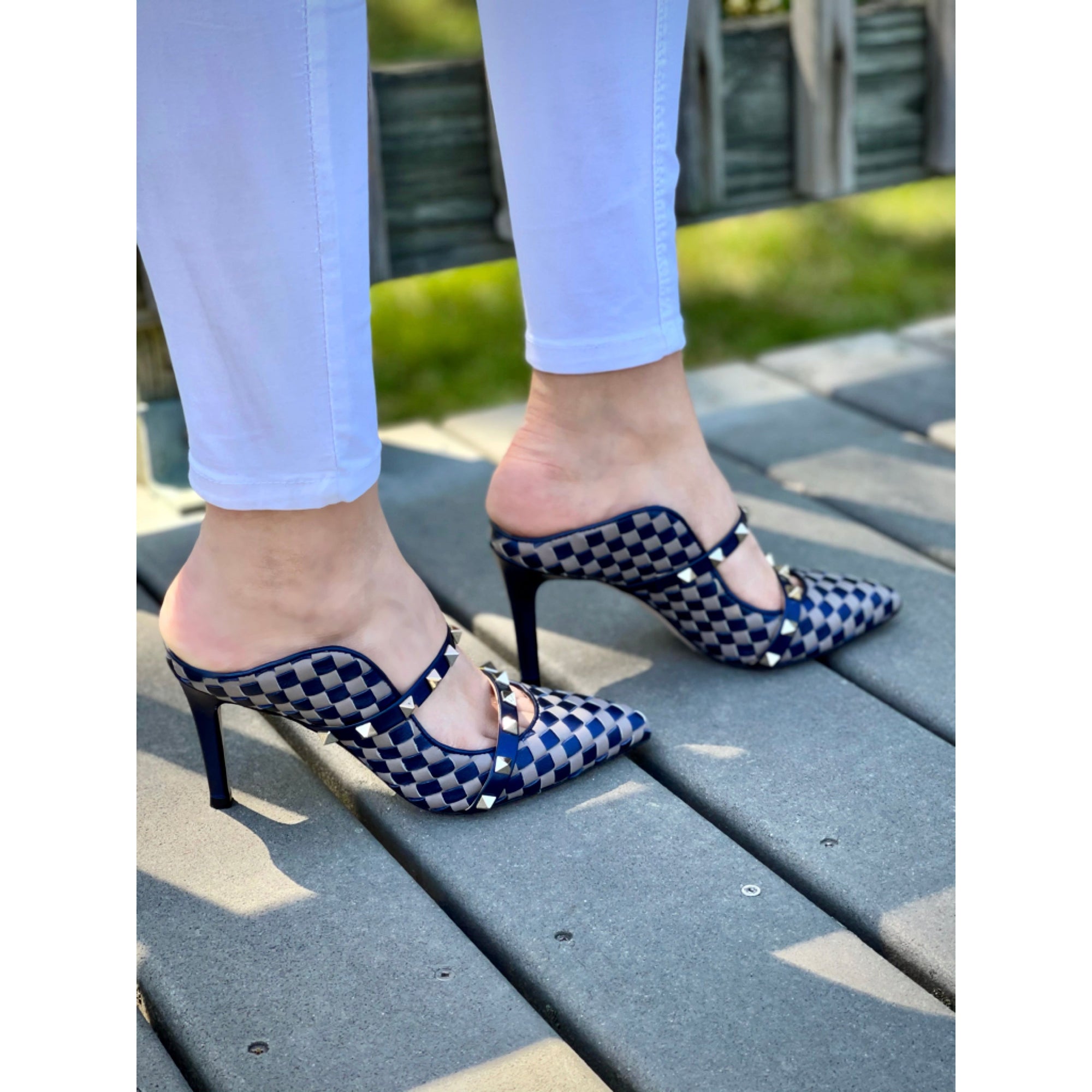 Vinci The Dosso Navy Blue Handwoven Pointy Toe Leather Women Sandal